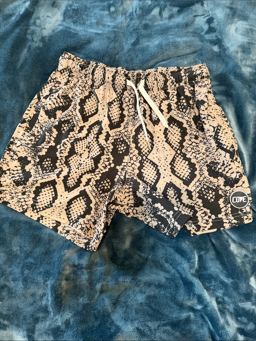 Cove Men's Beige and Black Snake-Pattern Athletic Shorts